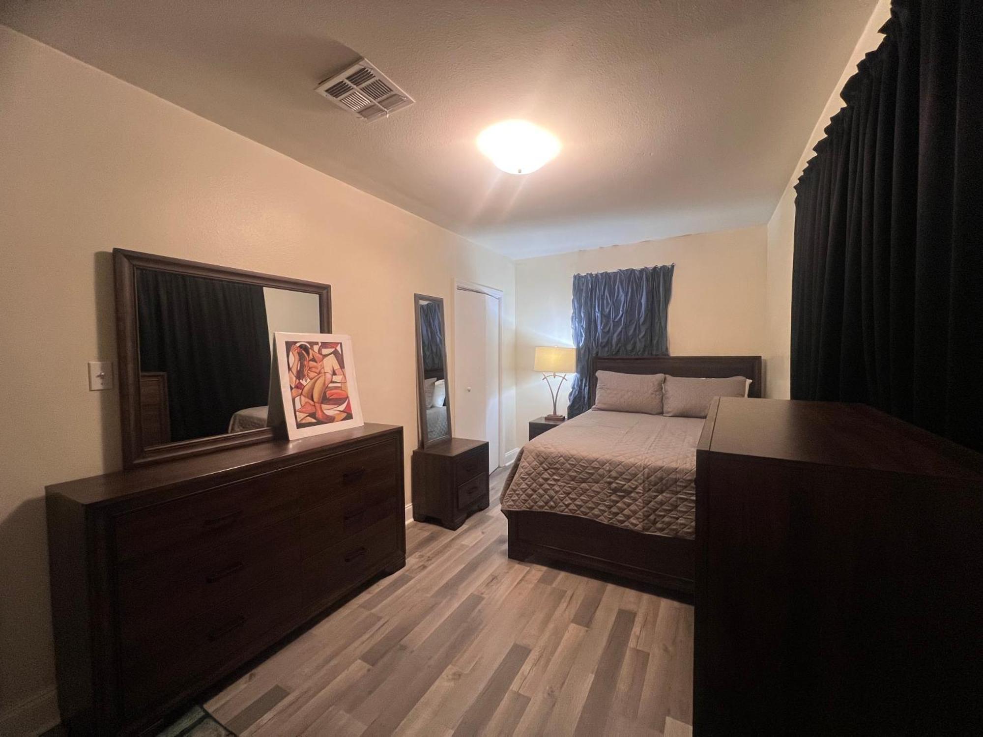 Simplicity Nola 2 Apartment